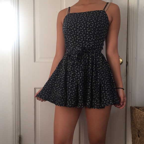 Brandy Melville Dresses & Skirts - Brandy Melville floral dress💐